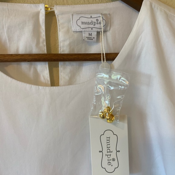 White/ floral embroidered Dress w/bell sleeves - Picture 4 of 8